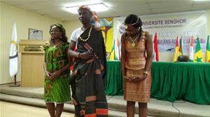 Défilé de costumes traditionnels africains 