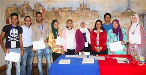 Photo de groupe avec les étudiants de l'Université du Canal de Suez