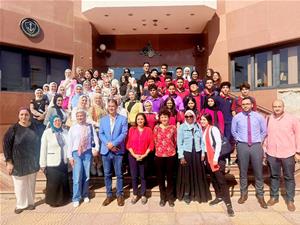 Photo de groupe avec les participants de la 3<sup>e</sup> journée à la Bibliothèque Publique Misr à Port-Saïd