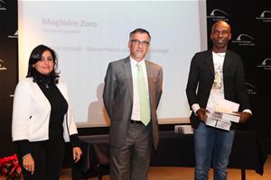 Magloire Zoro, étudiant à l'Université Senghor, reçoit son prix lors du Concours Blaise Pascal