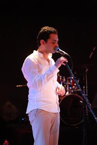 Remon Ezzat dans la soirée musicale "Chantons Moustaki"