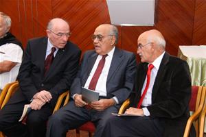M. Yehia Halim Zaki, Professeur, Conseiller auprès de la Bibliotheca Alexandrina pour la recherche académique et M.Fathi Saleh, Professeur, Conseiller auprès du Premier Ministre