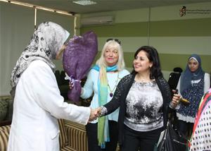 Mme Michèle Foulain et Dr Marwa El Sahn avec le corps enseignant de la faculté de Tanta