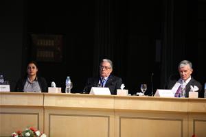 De gauche à droite : Dr Marwa El Sahn, Directrice du Centre d’Activités Francophones (CAF), M. Mahmoud El Kaissy, Président de la Chambre de Commerce et d’Industrie Française en Égypte (CCIFE) et M. André Parant, Ambassadeur de France en Égypte 