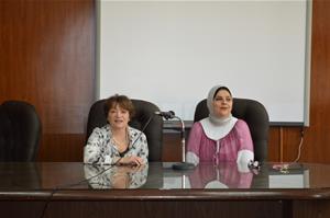 Mme. Hala Kodmani auteure franco-syrienne, journaliste au quotidien Libération et Dr Rania Ezz Al-Arab, chef du département de français de la faculté des lettres de l’Université d’Alexandrie à la Faculté des Lettres