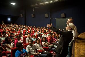 L'inauguration du forum dans le théâtre de l'Institut Français de Madagascar
