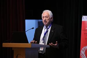 L'intervention de Dr Hassan Sallam, Professeur de Gynécologie, Faculté de Médecine, Université d’Alexandrie