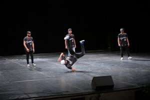 Danse : C’est la vie par un Groupe Hip-Hop Break Dance