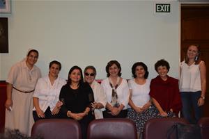 Photo avec les directrices, responsables et professeurs de l'école Sainte Anne du Caire