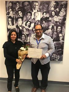  Photo&nbsp;de l'ing&eacute;nieur Ahmed khamis avec Dr Marwa El Sahn, Directrice du Centre d&rsquo;Activit&eacute;s Francophones (CAF)