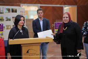Certificat de reconnaissance a Mme Iman Bori, directrice du Mus&eacute;e de Mahmoud Sa&iuml;d