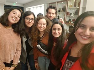 Les lauréates avec les lycéens du Maroc