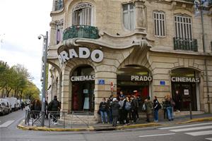 Les lycéens devant le cinéma le Prado le 4<sup>e</sup> jour