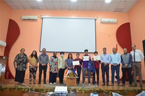Photo avec les lauréates des prix dotés par le CMCA