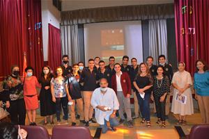 Photo avec les participants du Collège Patriarcal