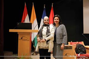 De gauche à droite : Dr Rania Ezz El-Arab, Professeur adjoint, Département de Langue et de Littérature Françaises (DLLF), Faculté des Lettres, Université d’Alexandrie et Dr Marwa El Sahn, Directrice du Centre d'Activités Francophones (CAF)