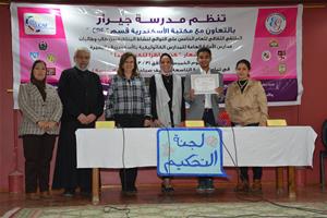 distribution des certificats durant le match d’art oratoire organisé à l’école Girard  
