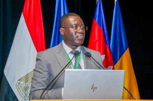 Mot de M. L&eacute;on Savadogo, Directeur du d&eacute;partement sant&eacute; &agrave; l'Universit&eacute; Senghor