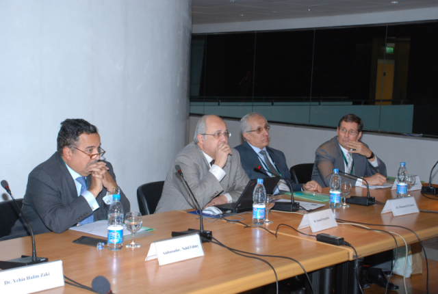 Ambassador Nabil Fahmy, Dr. Serageldin, Dr. El-Faham and Prof. Steinbruner at the workshop
