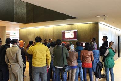 جولة المشاركين داخل مكتبة الإسكندرية