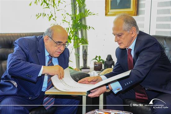 Elfeki avec S.E. Nikolaos Garilidis, l’ambassadeur de la Grèce en Égypte - 6 octobre 2021