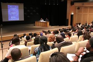 Le public de la conférence avec Dr Alioune Dramé et Dr Marwa El Sahn