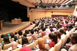 Le public de la conférence avec Dr Alioune Dramé et Dr Marwa El Sahn 