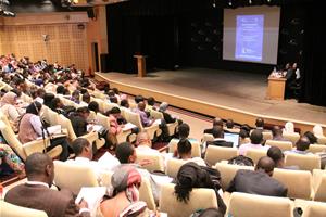 Le public de la conférence avec Dr Alioune Dramé et Dr Marwa El Sahn 