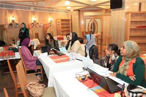 Mlle Dina El Kordy l'animatrice de la formation durant l'une des cinq séances qui ont eu lieu de 1 à 5 décembre 2013.