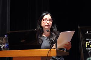 Dr.  Nayla Tamraz, Professeur à l'Université Saint-Joseph à Beyrouth, en donnant sa conférence au cours de la Journée