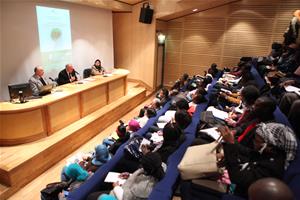 Le public de la conférence animée par Dr Charles Saint-Prot
