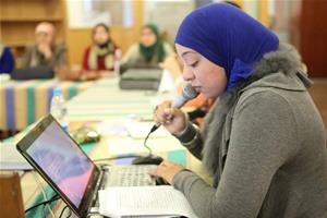 Les participants du 3ème Cénacle des Chercheurs avec Mlle Dina El-Kordi