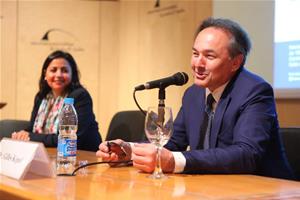 De gauche à droite : Dr Marwa El Sahn, Directrice du Centre d’Activités Francophones (CAF), Dr Gilles Kepel, Professeur des universités à l’Institut d’études politiques de Paris et membre de l’Institut universitaire de France