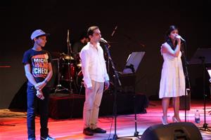 La troupe musicale « The Group Band » qui a animée la soirée musicale "Chantons Moustaki" 