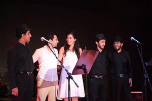 La troupe musicale « The Group Band » qui a animée la soirée musicale "Chantons Moustaki" 