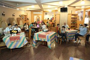 Les participants de l' atelier professionnel (Parlons ensemble en Français): Aller et retour en 21 jours