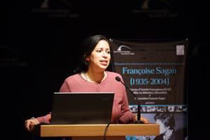 l'interventin de Dr Sara El Singaby dans la présentation théâtrale: « Bonheur, Impair et Passe ».