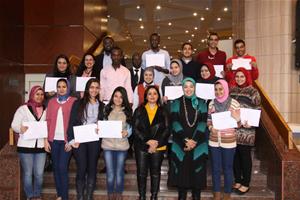 Photo de groupe de l'atelier professionnel (Parlons ensemble en Français): Six missions pour trouver un emploi 