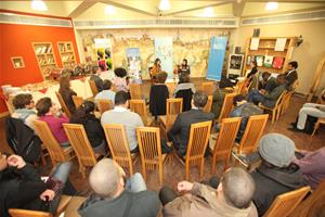 Les participants de la conférence avec l’animatrice Aliaa Saraya