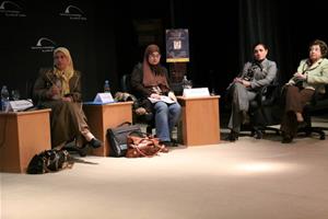 De gauche à droite : Prof. Rachida El-Diwani Directrice de la Filière des Langues Appliquées (FLA), Faculté des Lettres, Université d’Alexandrie, Dr Rania Ezz El-Arab Professeur adjoint, Département de Langue et de Littérature Françaises, Faculté des Lettres, Université d’Alexandrie, Prof. Nivine Khaled Département de Langue et de Littérature Françaises et vice-doyenne pour les études supérieures et la recherche, Faculté des Lettres, Université d’Alexandrie, Prof. Hanaa Fahmy, Faculté des Lettres, Université du Caire