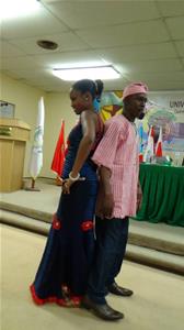 Défilé de costumes traditionnels africains 