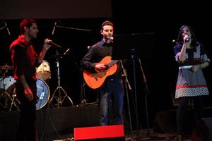 Chanson « C'est du soleil » par la troupe  For the fun of it (Donia Akram ,Daniel Sidhom et Shadi Shérif) 