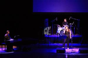 Chanson « Padam » par Sandy Ishak