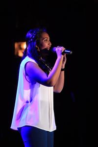 Chanson « Etre sûre » par Monica Emad