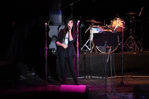 Chanson « Bella » de maître Gims par Dina Adel