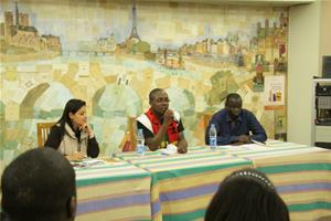 De la gauche, Dr Marwa El Sahn, Directrice du CAF,  Marius Yannick Binyou-Bi-Homb l’auteur de l’œuvre et  Paul Distingué Malonga