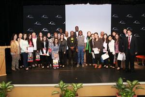 Photo de groupe dans le match d’art oratoire