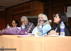 De gauche :  Dr Magda Ibrahim, chef du département par intérim à l'université de Tanta,  Mohamed Zaki Elsedemy, doyen de la faculté des arts à l'université de Tanta, Mme Michèle Foulain écrivaine française, et Dr Marwa El Sahn, directrice du CAF.