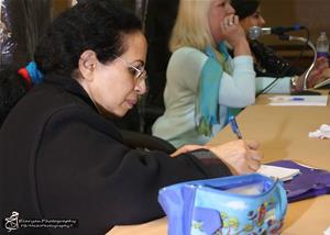 De gauche :  Dr Magda Ibrahim, chef du département par intérim à l'université de Tanta, Mme Michèle Foulain écrivaine française, et Dr Marwa El Sahn, directrice du CAF