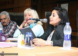 de gauche : Mohamed Zaki Elsedemy, doyen de la faculté des arts à l'université de Tanta, Mme Michèle Foulain écrivaine française, et Dr Marwa El Sahn, directrice du CAF